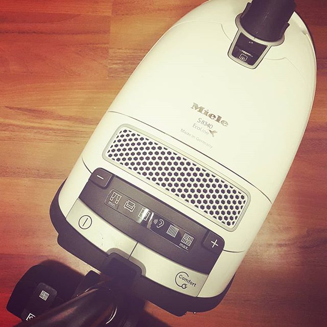 Halte Dein Vakuum sauber. (engl.: Keep your #vacuumcleaner )